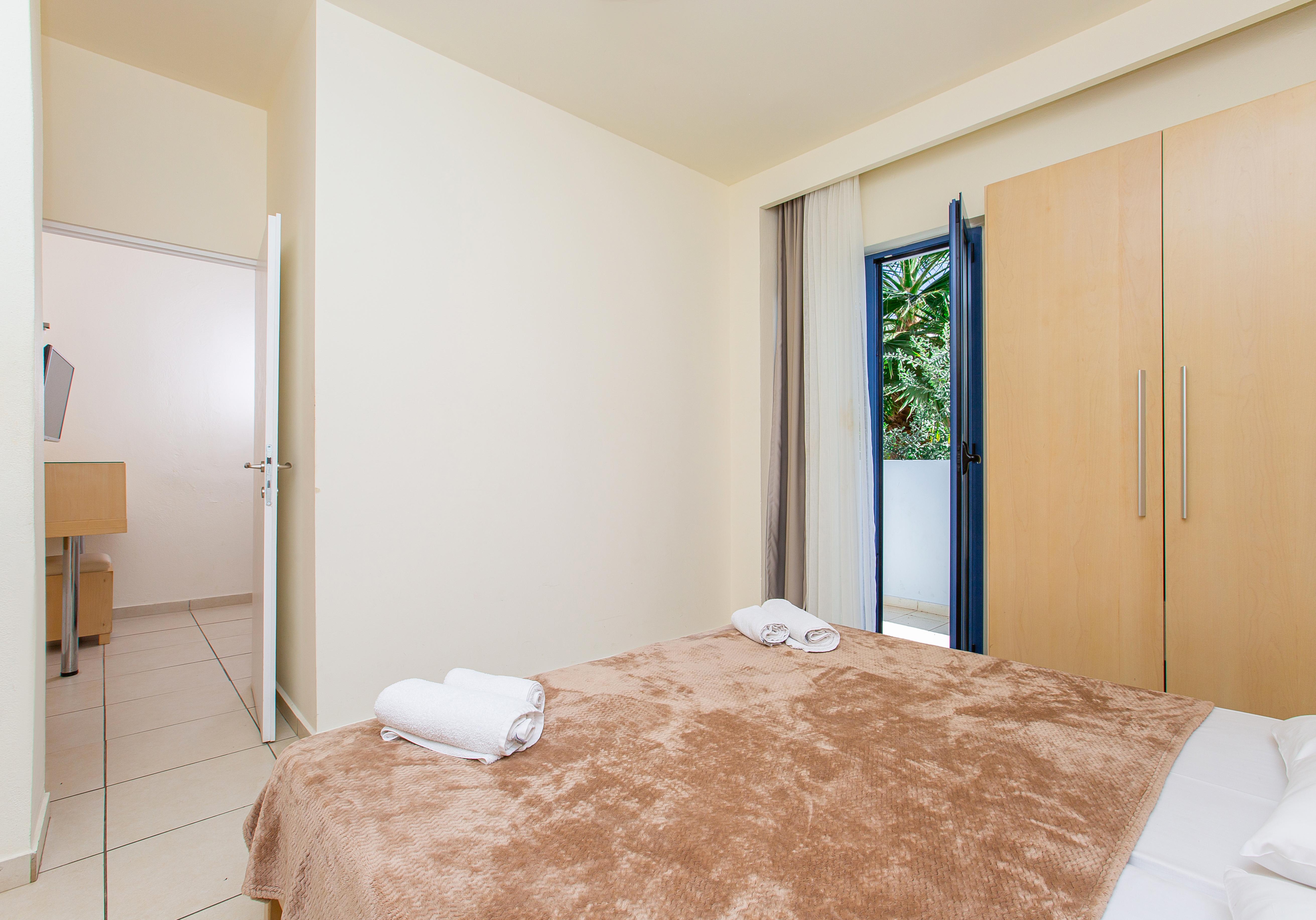 Hermes Hotel Malia Extérieur photo