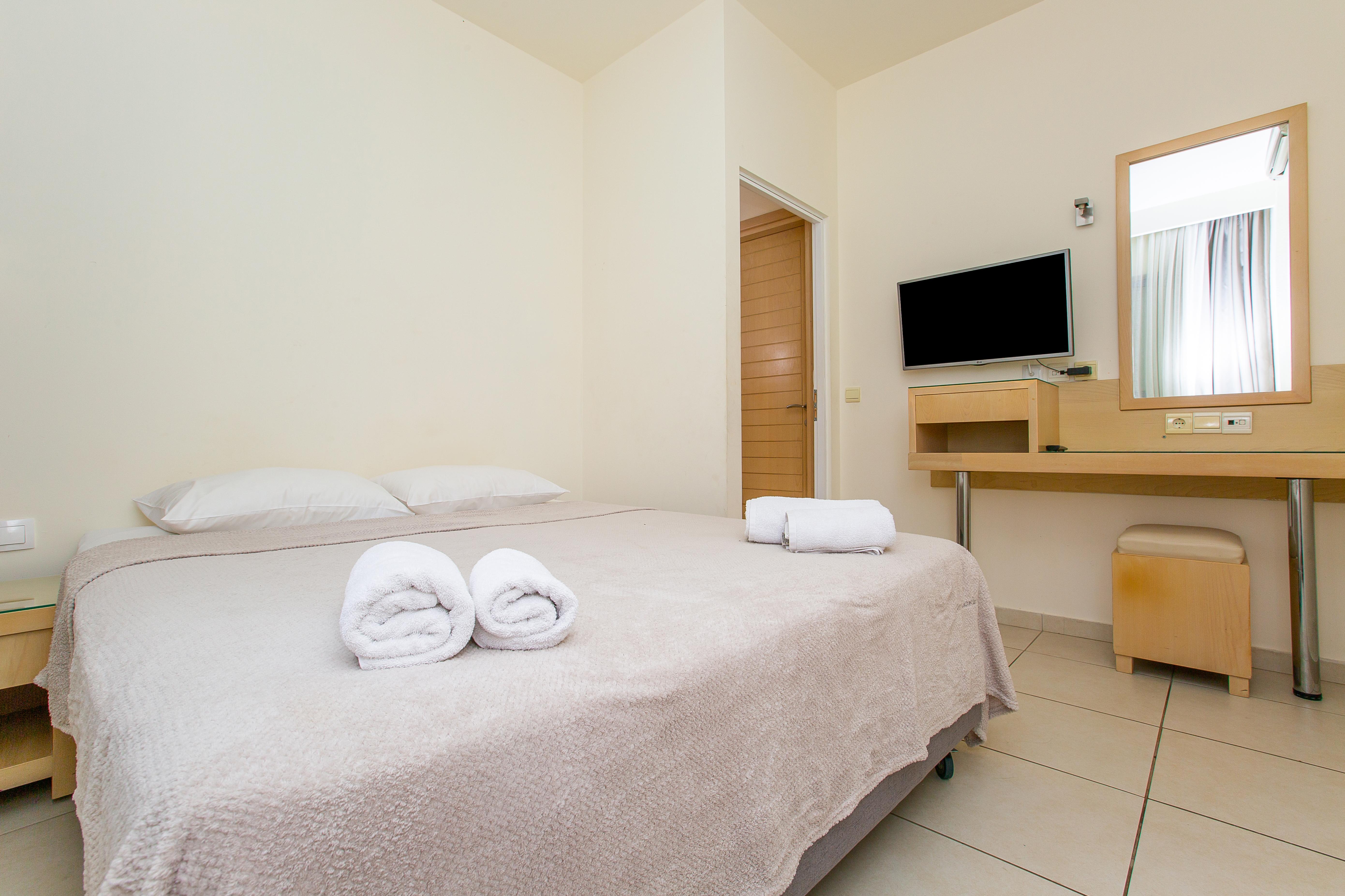 Hermes Hotel Malia Extérieur photo